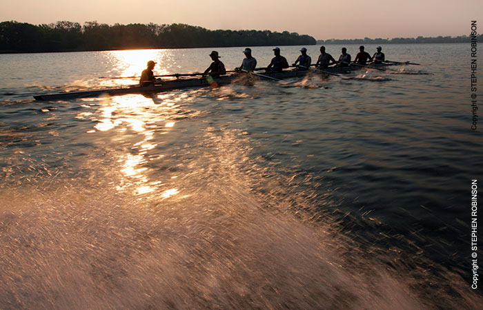 43_SZmR.0004-Rowing-on-Zambezi-Cambridge-Alumni-Men's-Eight