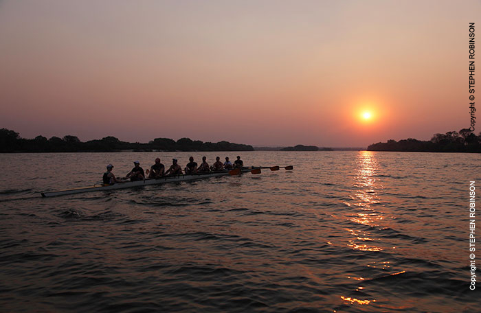 55_SZmR.0050-Rowing-on-Zambezi-UCT-Men's-Eight