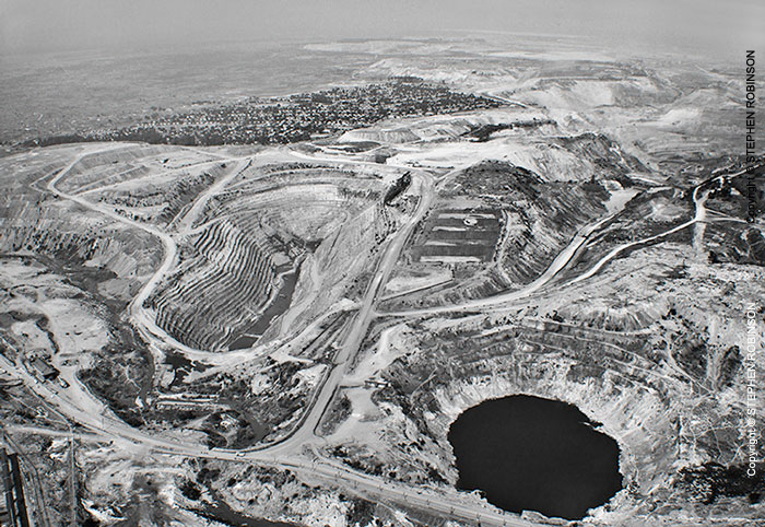 007_Pg9-KMK.6618BW-Open Pit Mining
