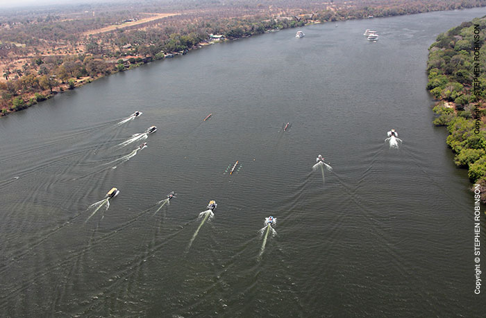 002_SZmR.0534-Rowing-on-Zambezi-Scenic-aerial