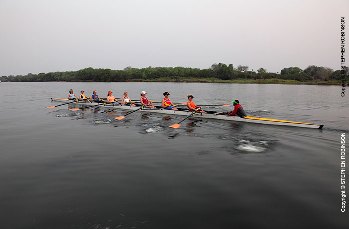 011_SZmR.9663-Rowing-on-Zambezi-UJ-Ladies'-Eight