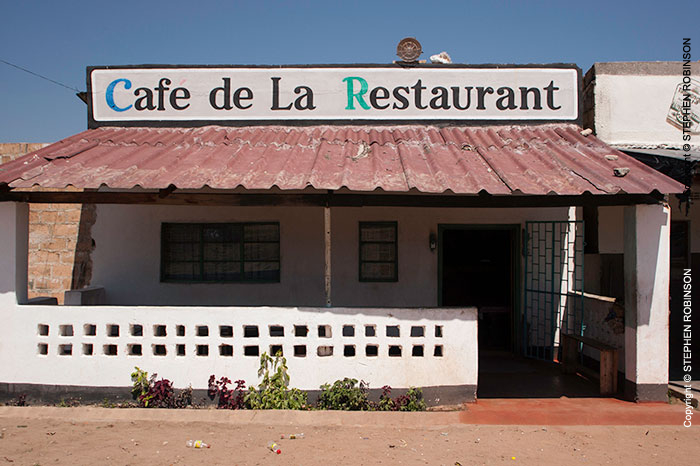 016_CZmA.1874-African-Sign-Art-Cafe-de-la-Restaurant