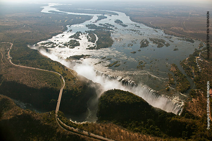 020_LZmS.9076-Victoria-Falls-aerial-Zambia