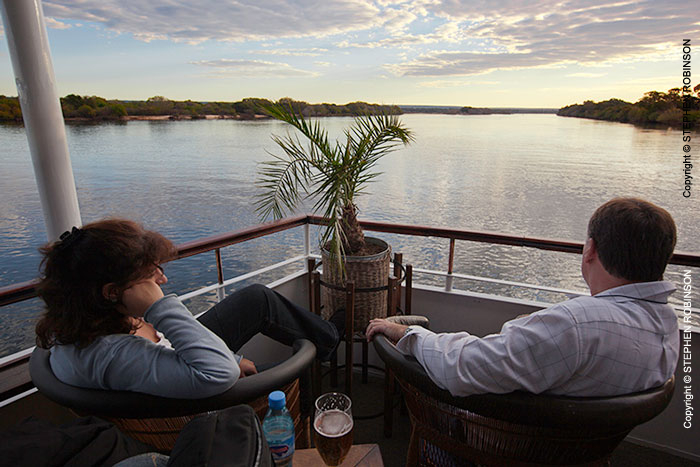 060_TZmS.8726-Tourists-on-Zambezi-Cruise-Zambia