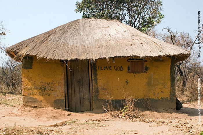 005_CZmA.8771-African-Painted-House-I-Love-God