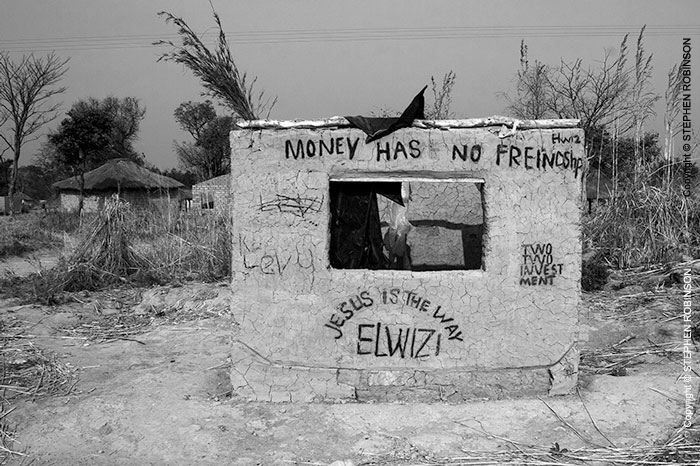 024_CZmA.9012BW-African-Sign-Art-Money-Has-No-Friendship