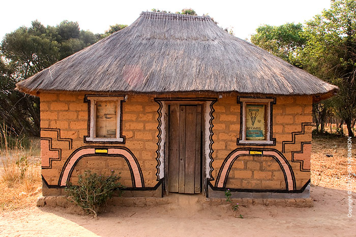 025_CZmA.8962-African-Painted-House