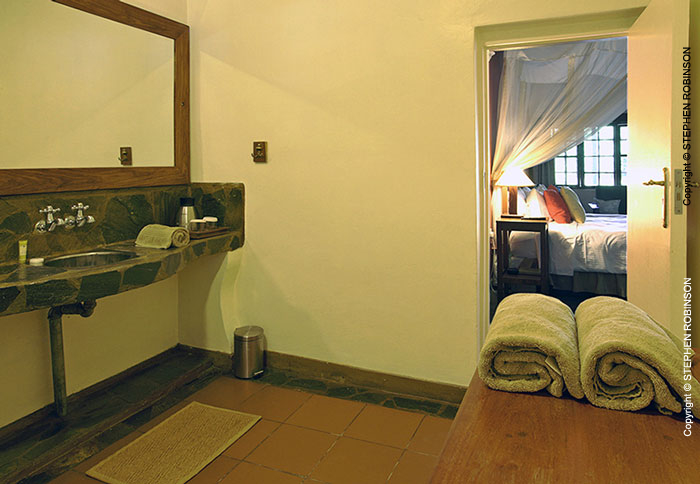 015_ML.150310-Hotel-Guest--Bathroom-Zambia