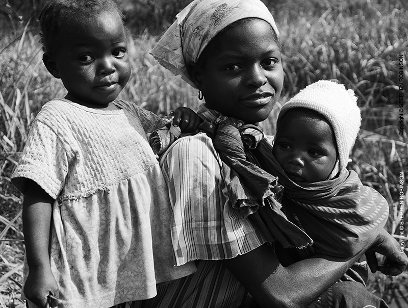 002_PZmNW.8545BW Mother & Children NW Zambia#1