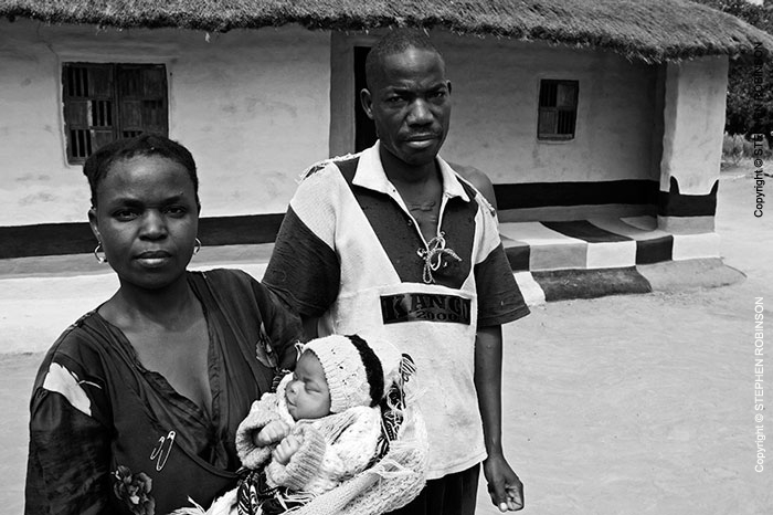 015_PZmN.8064BW-African-Painted-House-&-Owners-N-Zambia