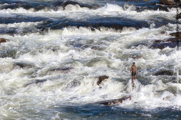 014_LZmL.7251-Fisherman-&-White-Water-Luapula-River-N-Zambia