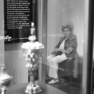 028_UFr.4875BW-Woman-in-Museum-Paris-