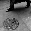 007_UArUk.4991BW-Street-Art-Roundel-Scissors-&-Buttons-London