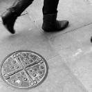 009_UArUk.5000BW-Street-Art-Roundel-Scissors-&-Buttons-London