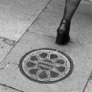 012_UArUk.5025BW-Street-Art-Roundel-Scissors-&-Buttons-London