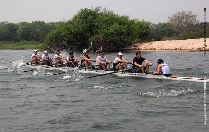 13_SZmR.0269-Rowing-on-Zambezi-Oxford-Alumni-Men's-Eight-at-speed