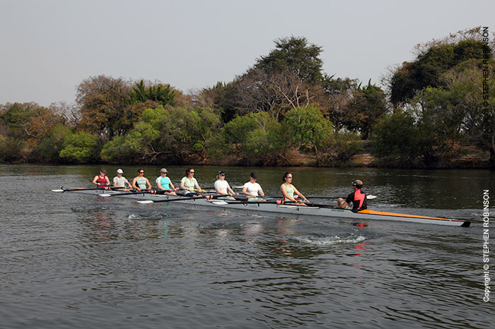 19_SZmR.9745-Rowing-on-Zambezi-Cambridge-Ladies'-Eight