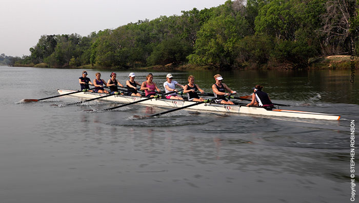 24_SZmR.9892-Rowing-on-Zambezi-Oxford-Ladies'-Eight