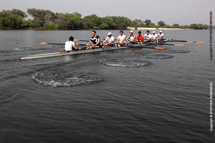 26_SZmR.9912-Rowing-on-Zambezi-Oxford-Alumni-Men's-Eight