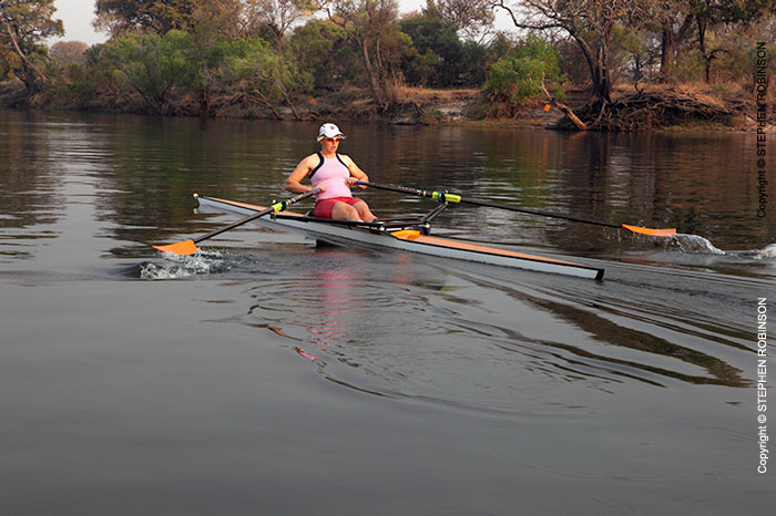 28_SZmR.0071-Rowing-on-Zambezi-Sculling-Olympian-Rika-Diederks