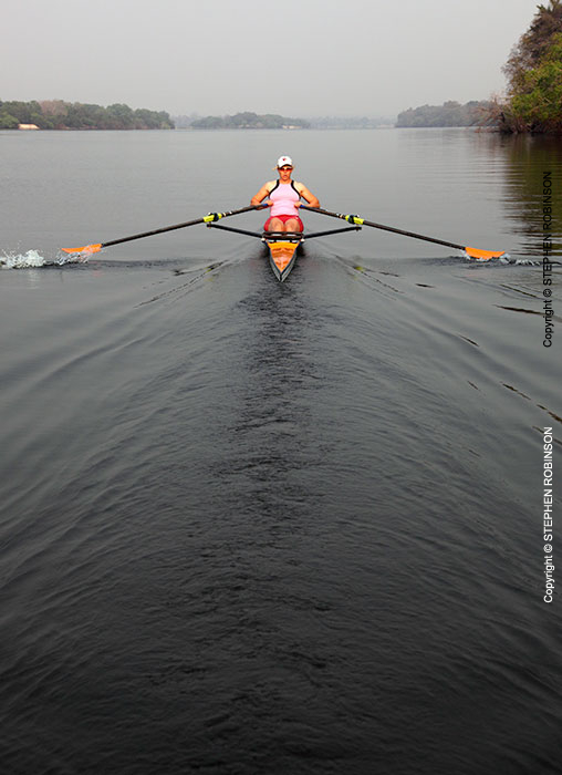 29_SZmR.0082V-Rowing-on-Zambezi-Sculling-Olympian-Rika-Diedereks