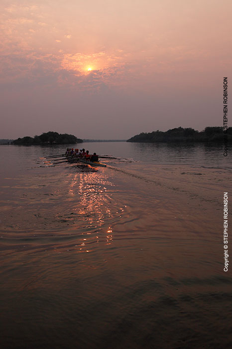 51_SZmR.9643V-Rowing-on-Zambezi-UJ-Ladies'-Eight