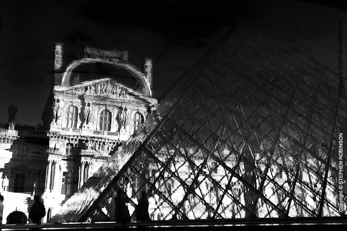 001_ArcFr.4892BW-Louvre-Paris