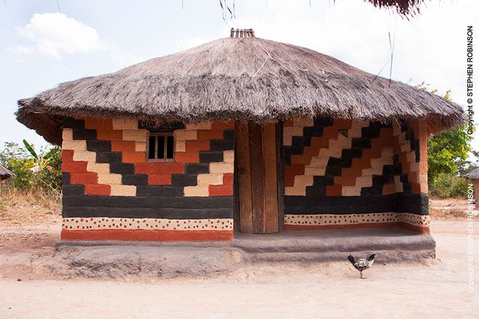 002_CZmA.8039-African-Painted-House