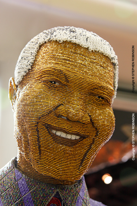 052_PZa.5887-Nelson-Mandela-beaded-statue