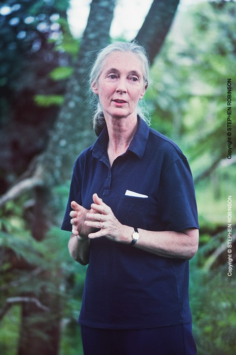 010_MApCG_74V-Jane-Goodall-portrait-lecturing-in-Africa