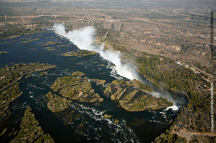 002_LZmS.9051-Victoria-Falls-aerial-Zambezi-R-Zambia