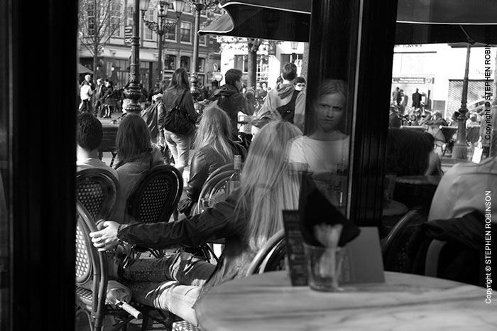 044_UNl.1242BW-Girl-in-Cafe-Amsterdam