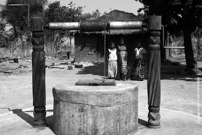 031_CZmA.8752BW-African-Carved-Water-Well-&-Remote-Village-NW-Zambia