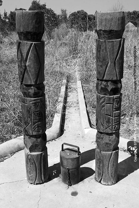 036_CZmA.8337VBW-African-Carved-Water-Well-NW-Zambia-