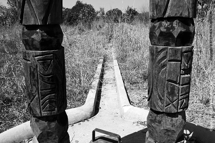 037_CZmA.8338BW-African-Carved-Water-Well-NW-Zambia-